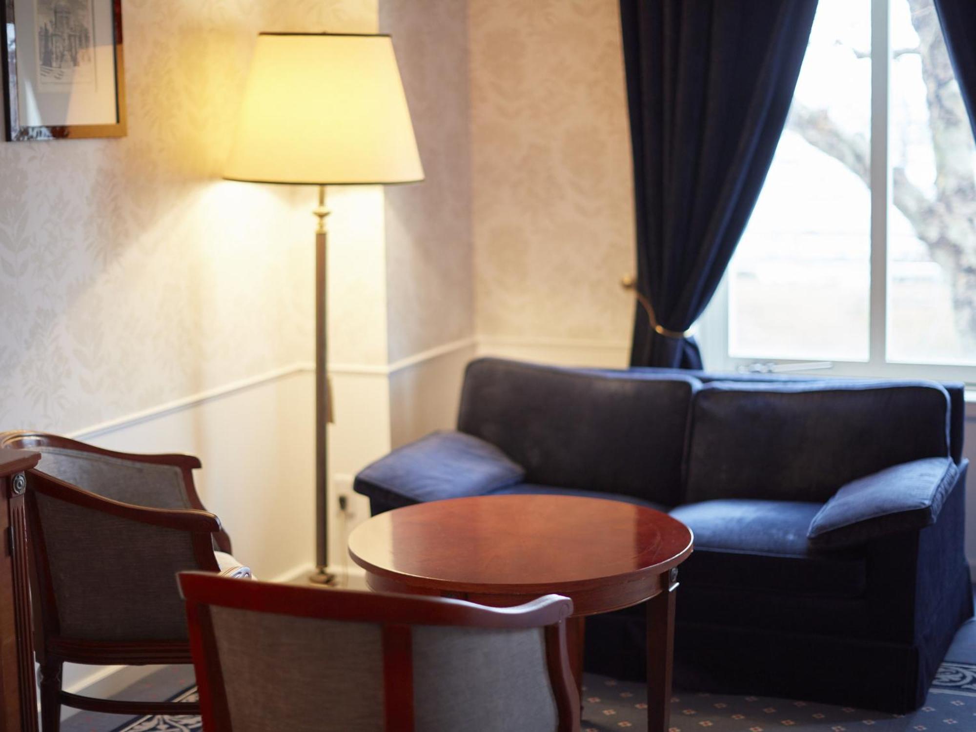 סאסבו Hotel Amsterdam Huis Ten Bosch מראה חיצוני תמונה